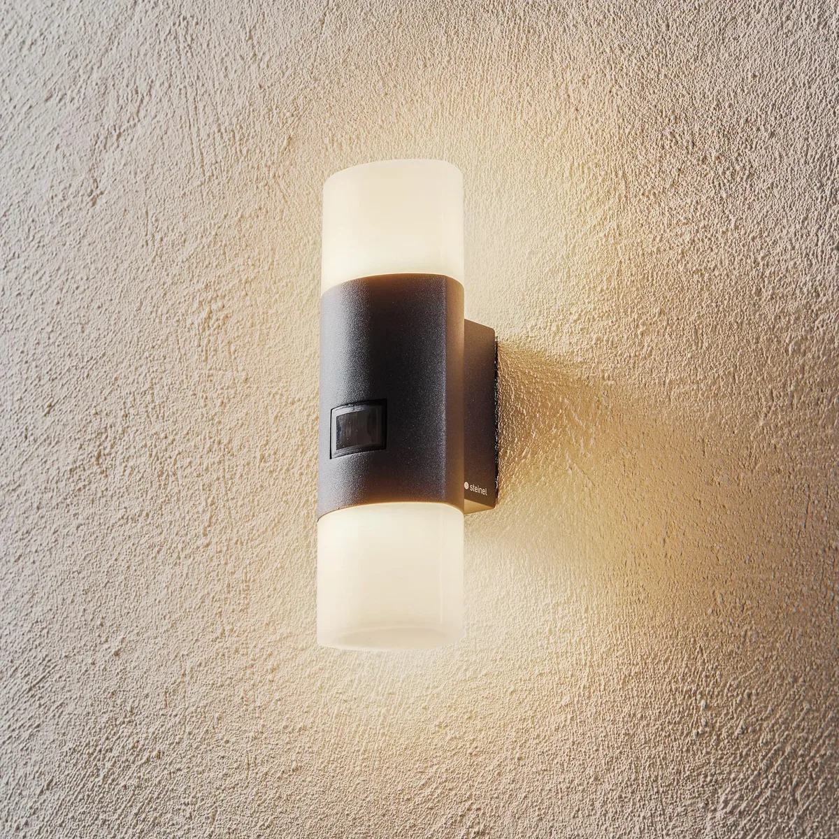 L 910 S LED buiten wandlamp, antraciet, sensor van Steinel – productfoto
