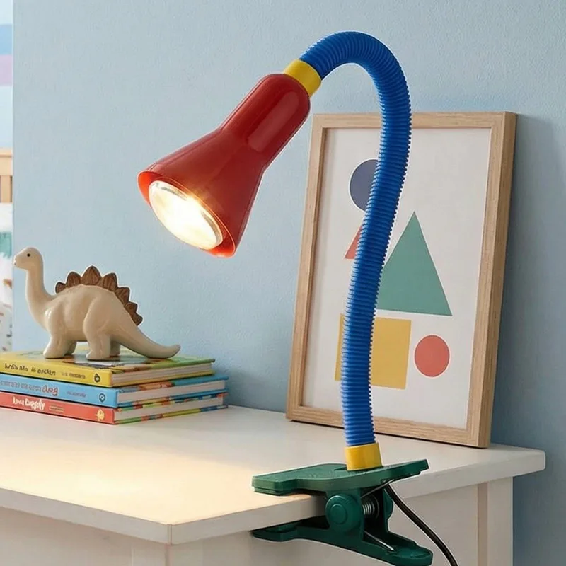 Kleurrijke tafellamp Couleur met klembasis de Trio en Bleu, Rouge, Vert, Jaune – photo produit