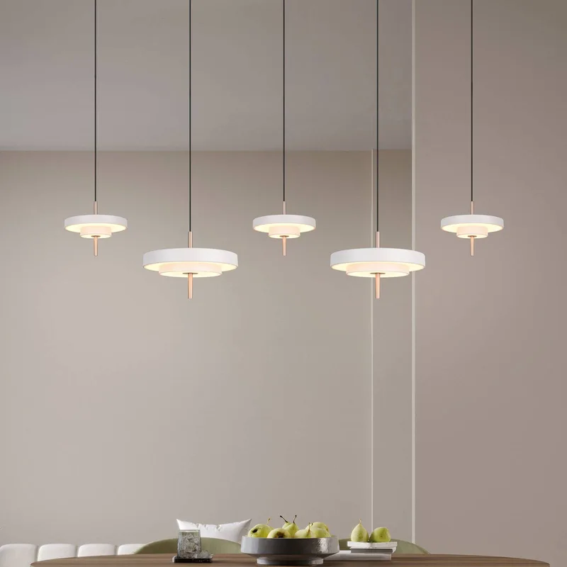 LED hanglamp Keaton, lichtgrijs, lengte 140 cm, CCT, 5-lamps. fra Trio i Lysegrå, Hvid – produktbillede