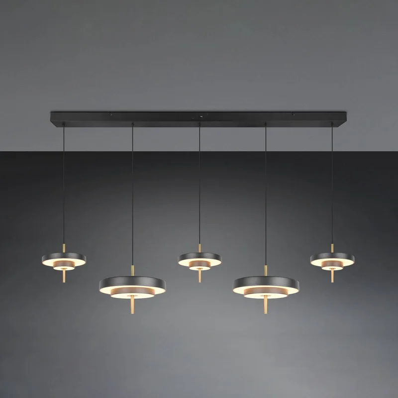 LED hanglamp Keaton, zwart/goudkleurig 140 cm CCT, 5-lamps. von Trio in Schwarz, Gold, Weiß – Produktfoto