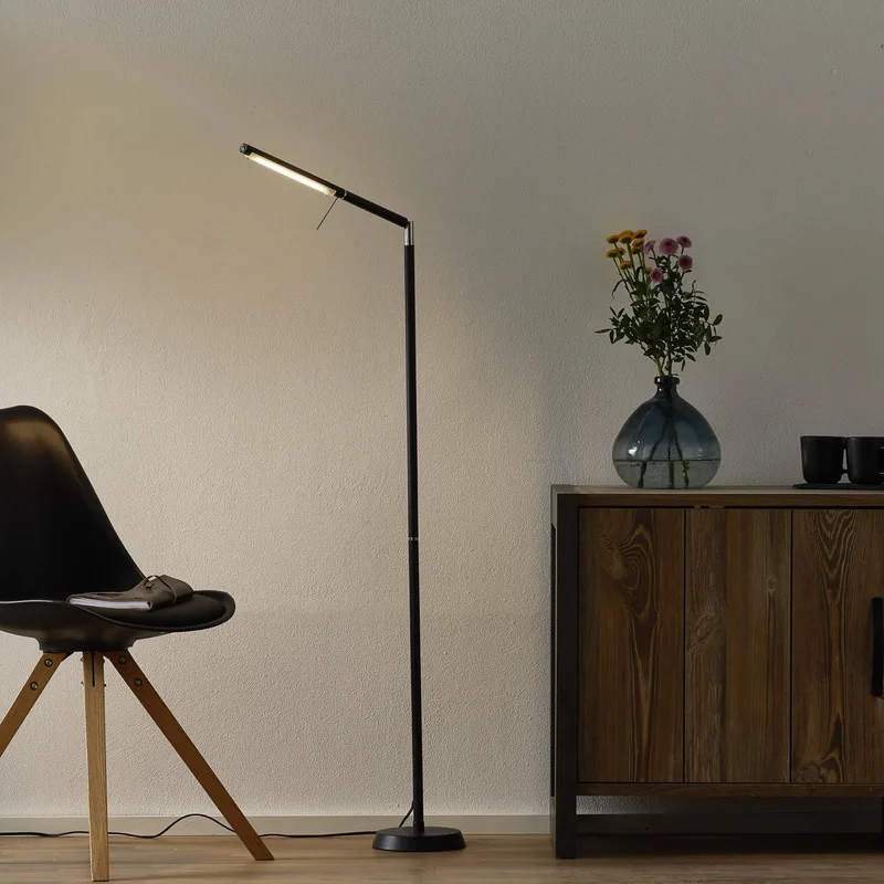 LED vloerlamp Filigran, zwart, dimbaar, verstelbaar fra Trio i Zwart mat – produktbillede