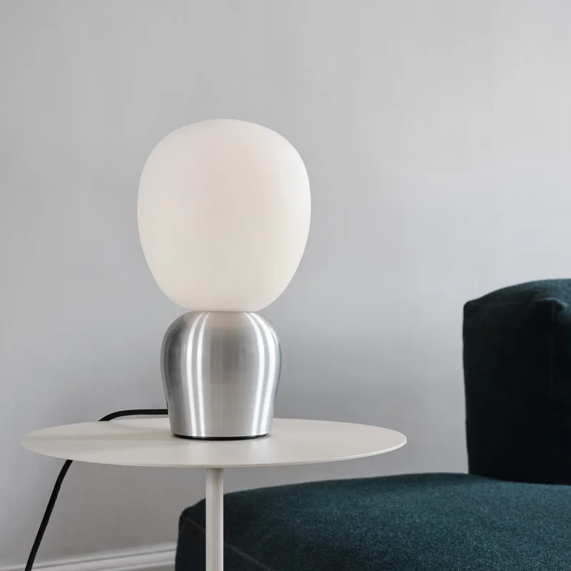 Lampe de table Buddy verre opale Aluminium poli de Belid – photo produit