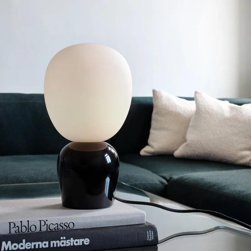 Lampe de table Buddy verre opale Brillant noir de Belid – photo produit