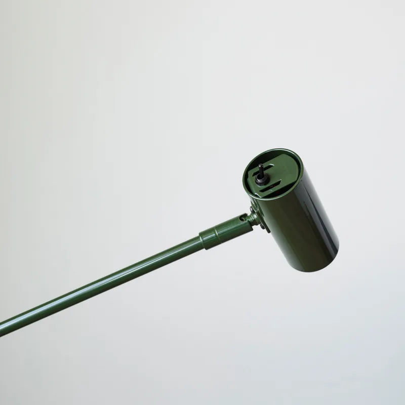 Lampadaire Cato vert forêt/noir hauteur 134 cm intensité variable de Belid – photo produit