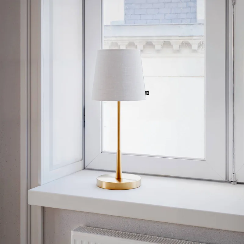 Lumi Tischleuchte H: 48,5cm gold/weiss von By Rydéns in Gold, Weiß – Produktfoto 1 von 3