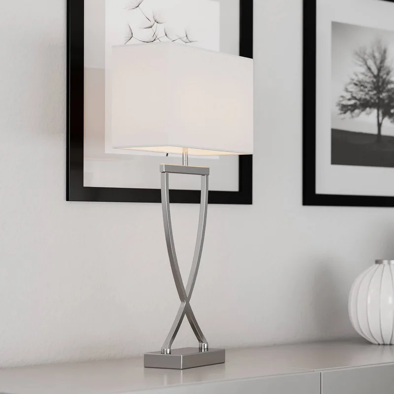 Lampe à poser Omega de By Rydéns en Chrome, Blanc – photo produit 1 sur 2