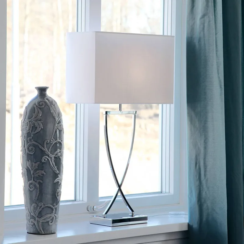 Omega Lampe de Table H69 Chrome/White de By Rydéns en Chrome, Blanc – photo produit