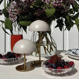 ALONG LED mini tafellamp beige/messing – set van 3 de Dyberg Larsen en Beige, Laiton – photo produit 2 sur 5