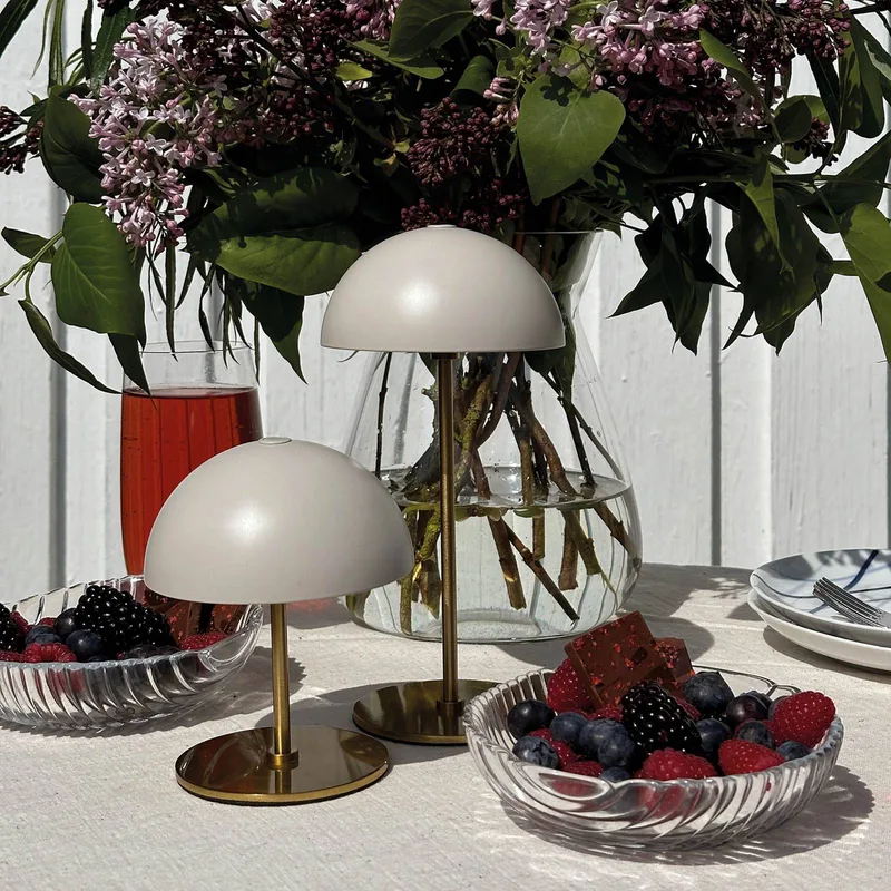 ALONG LED mini tafellamp beige/messing – set van 3 de Dyberg Larsen en Beige, Laiton – photo produit 2 sur 5