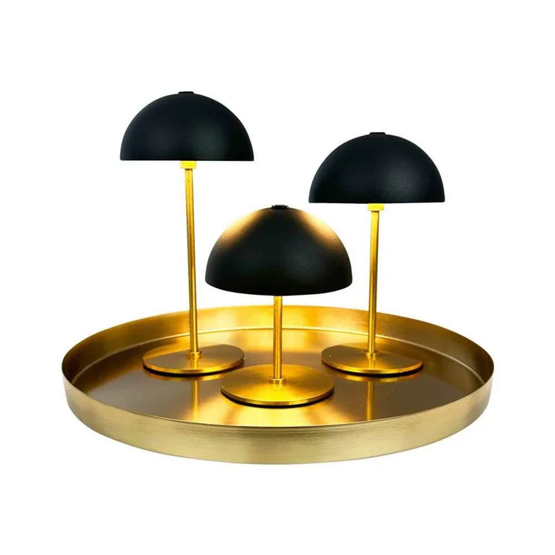 Along LED tafellamp op batterijen, zwart/messing de Dyberg Larsen – photo produit