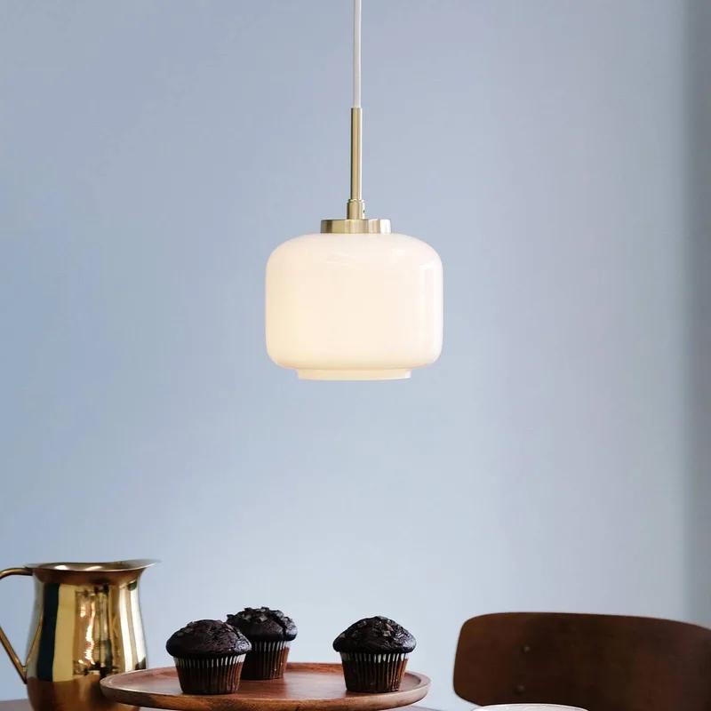Arp Suspension Ø15 Opal/Brass de Dyberg Larsen en Laiton, Blanc – photo produit 1 sur 3