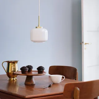 Arp Suspension Ø15 Opal/Brass de Dyberg Larsen en Laiton, Blanc – photo produit 3 sur 3