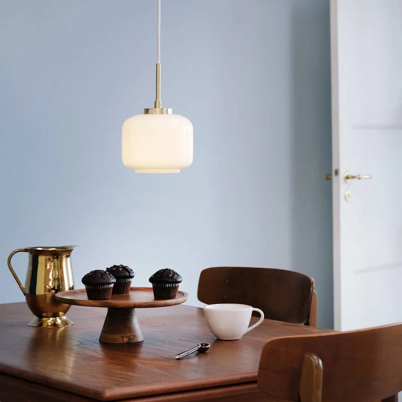 Arp Suspension Ø15 Opal/Brass de Dyberg Larsen en Laiton, Blanc – photo produit 2 sur 3