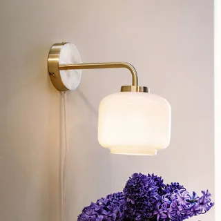 Arp wandlamp, messingkleurig, breedte 15 cm by Dyberg Larsen in Brass, White – product photo 1 of 4