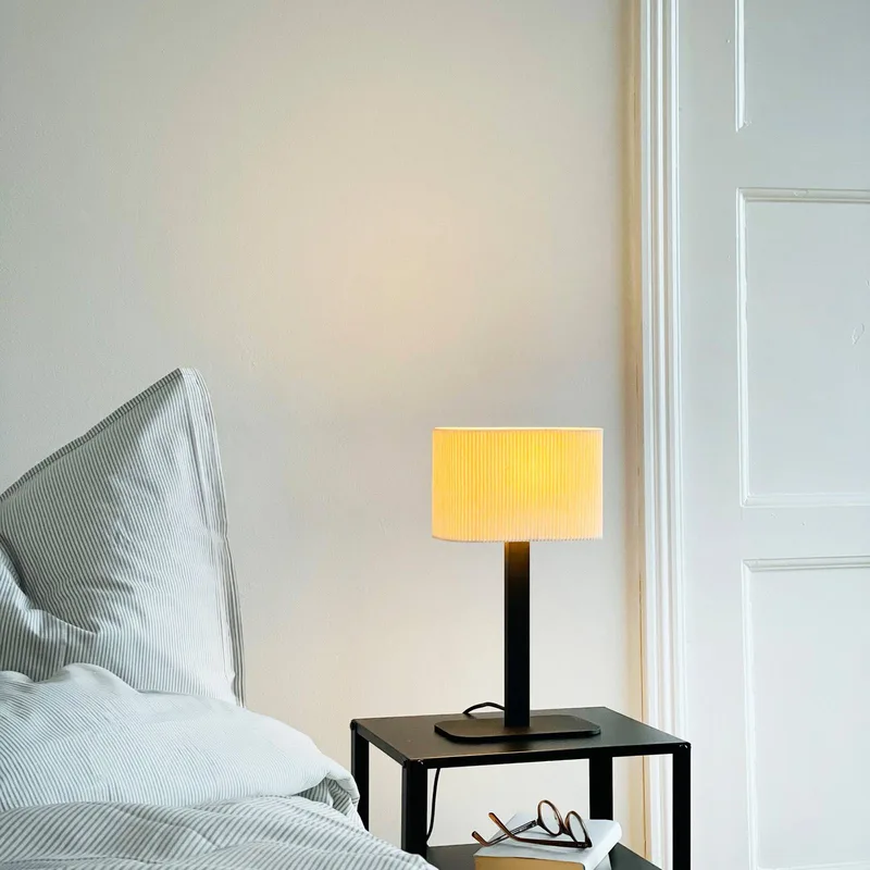 Lampe à poser en métal et tissu noir/blanc de Dyberg Larsen en Naturel, Noir – photo produit 2 sur 5
