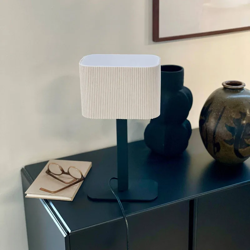 Lampe à poser en métal et tissu noir/blanc de Dyberg Larsen en Naturel, Noir – photo produit 3 sur 5