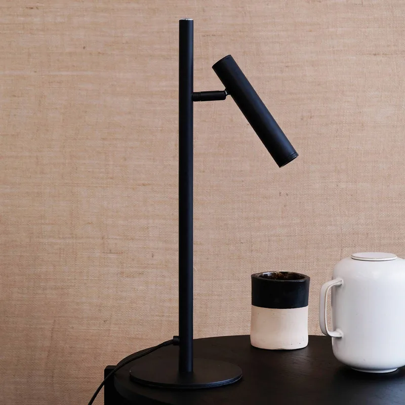 Carlo 1 LED-bordslampa, med 1 lampa från Dyberg Larsen i Svart – produktbild 1 av 2