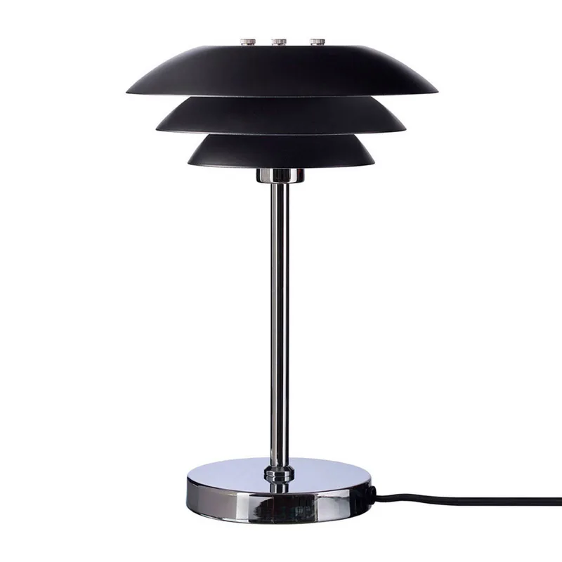 DL20 Lampe de Table Noir de Dyberg Larsen en Matzwart, Chrome – photo produit