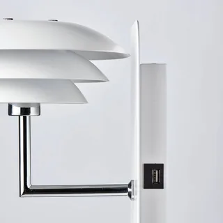DL20 USB Shelf wandlamp van Dyberg Larsen in Wit – productfoto 1 van 2