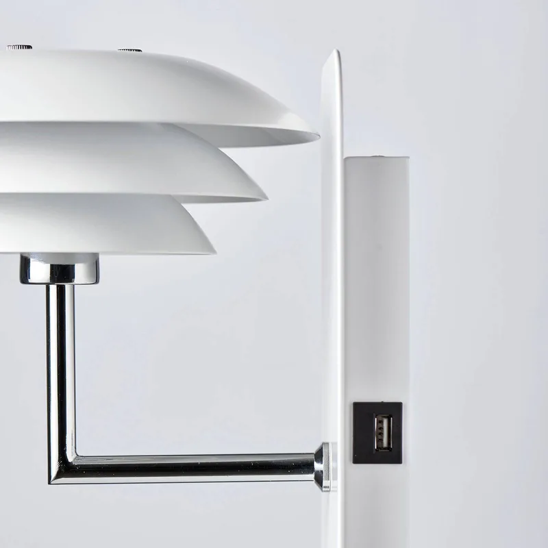 DL20 USB Shelf wandlamp van Dyberg Larsen in Wit – productfoto 1 van 2