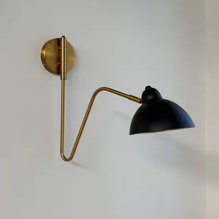 Futura wandlamp, zwart, metaal fra Dyberg Larsen i Sort, Messing – produktbillede 1 af 3