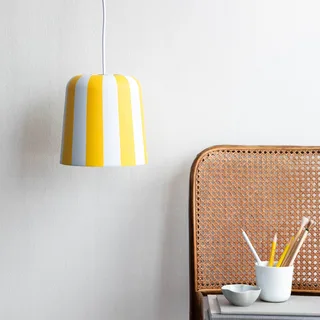 Gry hanglamp, geel/wit, Ø 20 cm, metaal från Dyberg Larsen i Geel wit – produktbild 1 av 3