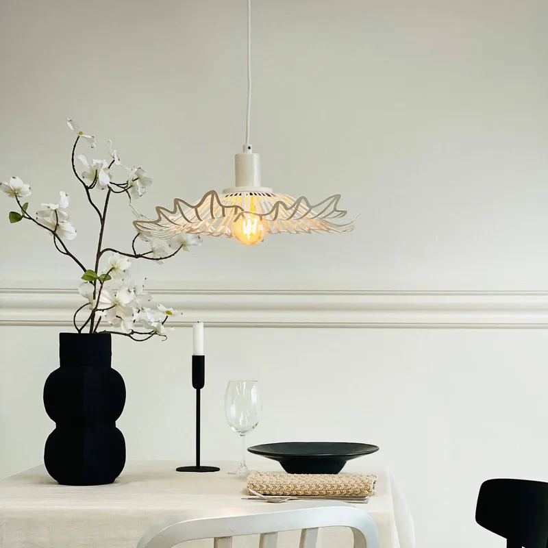 hanglamp Flora, Ø 40 cm, metaal de Dyberg Larsen en Parelwit – photo produit 2 sur 3
