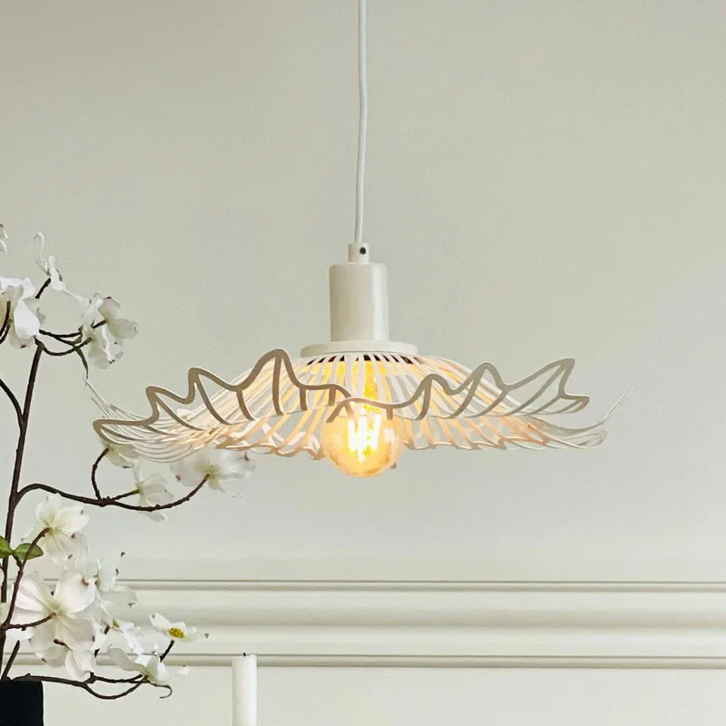 hanglamp Flora, Ø 40 cm, metaal de Dyberg Larsen en Parelwit – photo produit 1 sur 3