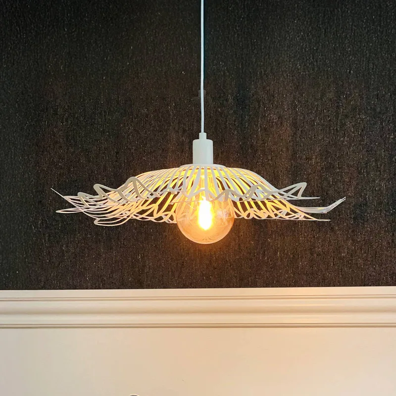 hanglamp Flora, Ø 60 cm, metaal från Dyberg Larsen i Parelwit – produktbild 1 av 4