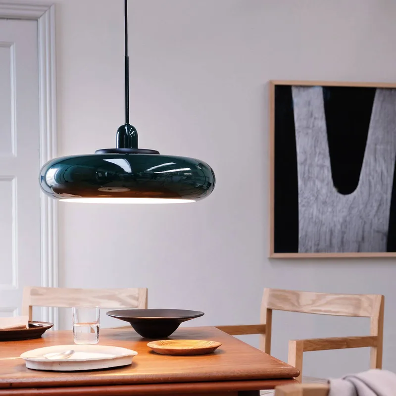 hanglamp Planet, donkergroen, Ø 40 cm, metaal från Dyberg Larsen i Mörkgrön, Svart – produktbild 2 av 5