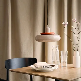hanglamp Planet Mini, beige, Ø 27 cm, metaal fra Dyberg Larsen i Beige, Donker hout – produktbillede 2 af 3