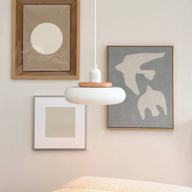 hanglamp Planet Mini, wit, Ø 27 cm, metaal fra Dyberg Larsen i Hvid, Licht hout – produktbillede 2 af 3