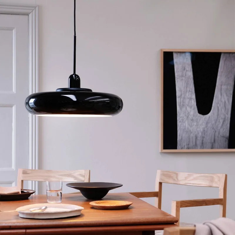 hanglamp Planet, Ø 40 cm, metaal fra Dyberg Larsen i Sort – produktbillede 2 af 5