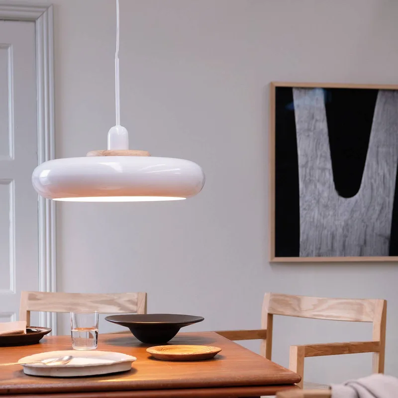 hanglamp Planet, wit, Ø 40 cm, metaal från Dyberg Larsen i Vit, Lichtbruin – produktbild 2 av 5