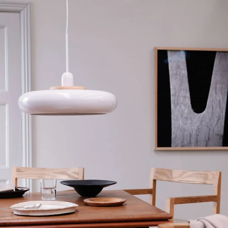 hanglamp Planet, wit, Ø 40 cm, metaal från Dyberg Larsen i Vit, Lichtbruin – produktbild 3 av 5