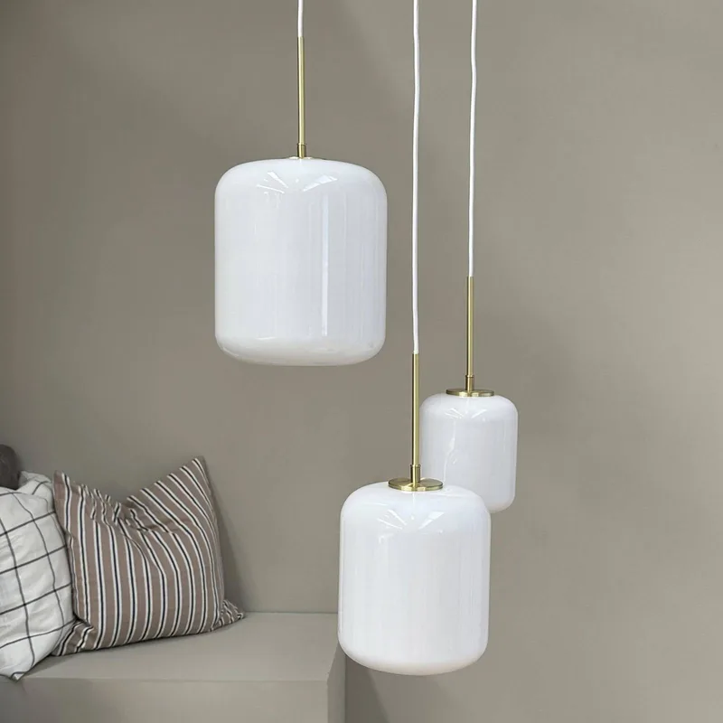 hanglamp Silvia, Ø 25 cm, opaal/messing, glas fra Dyberg Larsen i Hvid, Messing – produktbillede