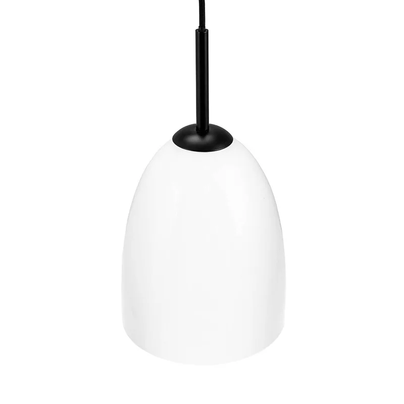 Suspension en verre opale et métal noir de Dyberg Larsen en Matzwart, Opaal – photo produit 2 sur 3