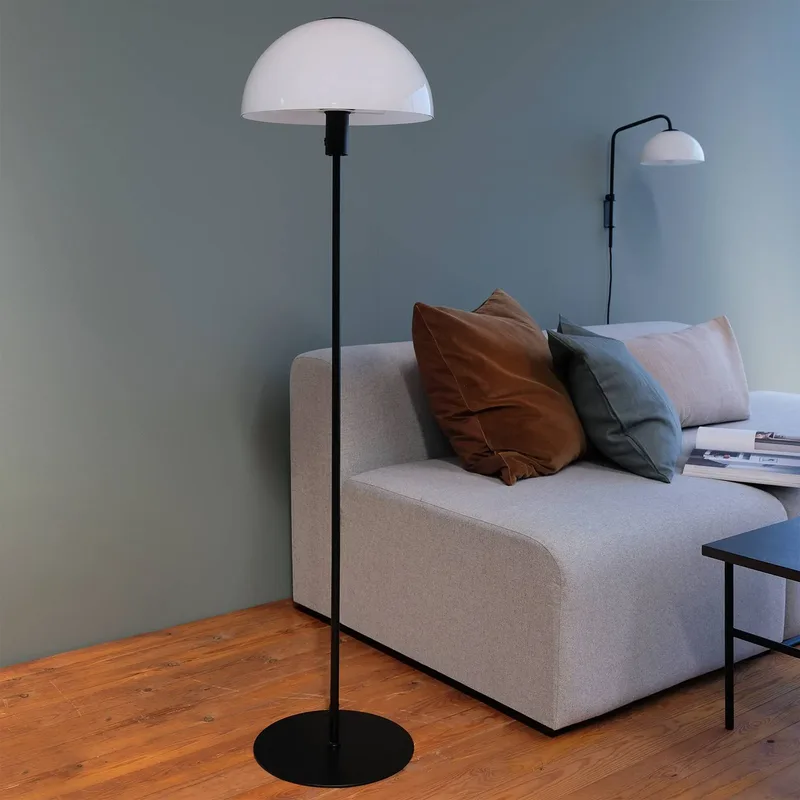 Jazz golvlampa, opal/svart från Dyberg Larsen i Mat zwart, Opaal – produktbild 2 av 3