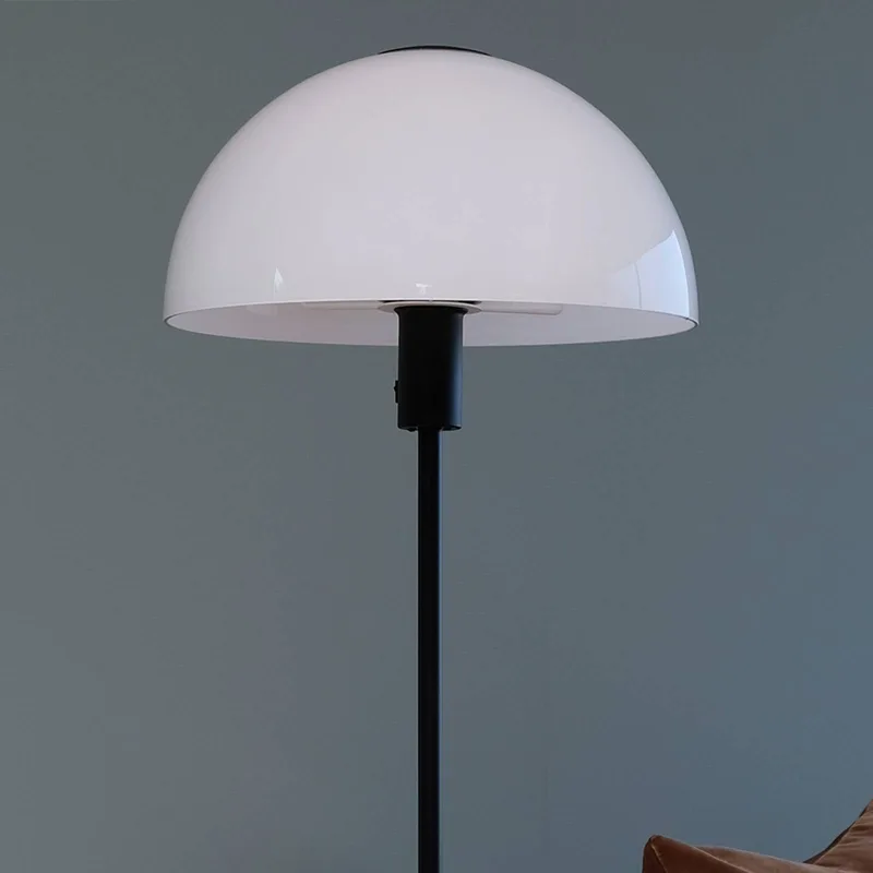 Jazz golvlampa, opal/svart från Dyberg Larsen i Mat zwart, Opaal – produktbild 3 av 3