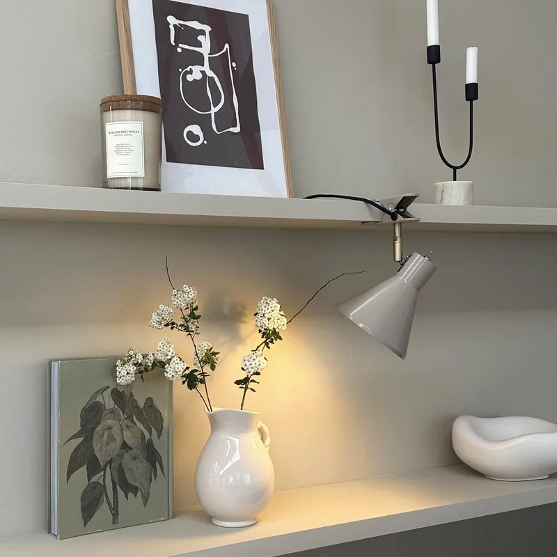 Lampe à pince Sleep Brown de Dyberg Larsen en Grijsbruin – photo produit 2 sur 5