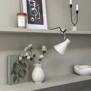 Lampe à pince Sleep Shiny White/Antique Brass de Dyberg Larsen en Kittweiß – photo produit 3 sur 5