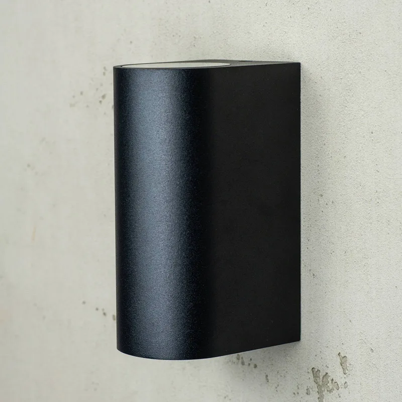 Læsø utomhusvägglampa, 2 lampor från Dyberg Larsen i Svart – produktbild 1 av 2