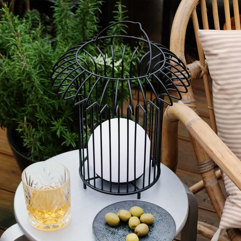 LED-batterij-tafellamp Basket, zwart, metaal de Dyberg Larsen en Noir, Blanc – photo produit 1 sur 5