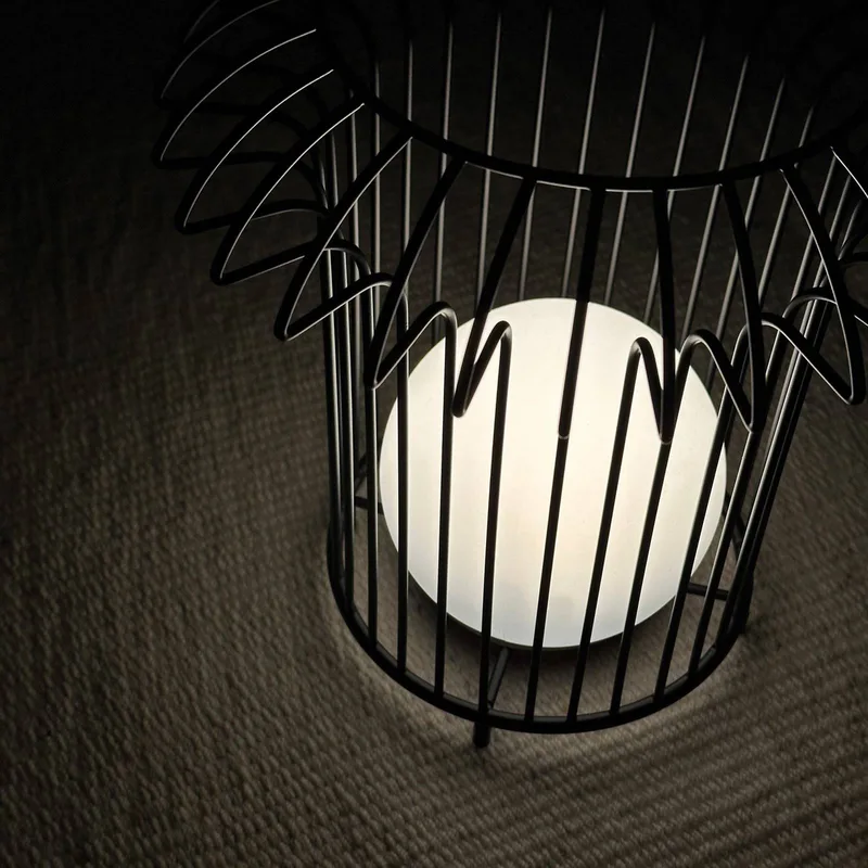 LED-batterij-tafellamp Basket, zwart, metaal de Dyberg Larsen en Noir, Blanc – photo produit 5 sur 5