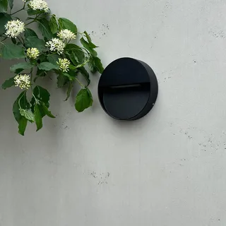 LED buiten wandlamp Pluto, Ø 15 cm de Dyberg Larsen en Noir – photo produit 2 sur 4