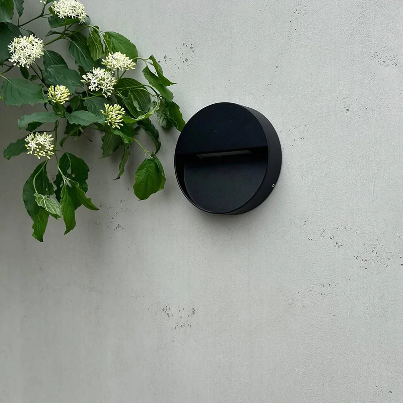 LED buiten wandlamp Pluto, Ø 15 cm de Dyberg Larsen en Noir – photo produit 2 sur 4
