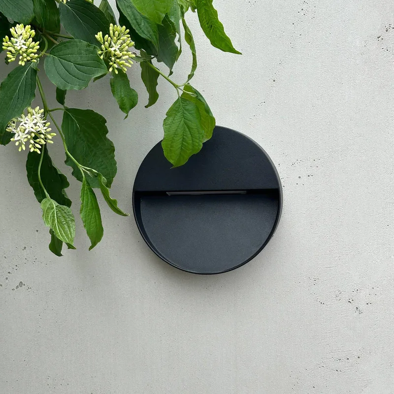 LED buiten wandlamp Pluto, Ø 15 cm de Dyberg Larsen en Noir – photo produit 3 sur 4