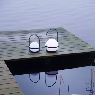 LED-solcellelampe Summer, hvid/sort Højde 26 cm fra Dyberg Larsen i Sort, Hvid – produktbillede 3 af 4