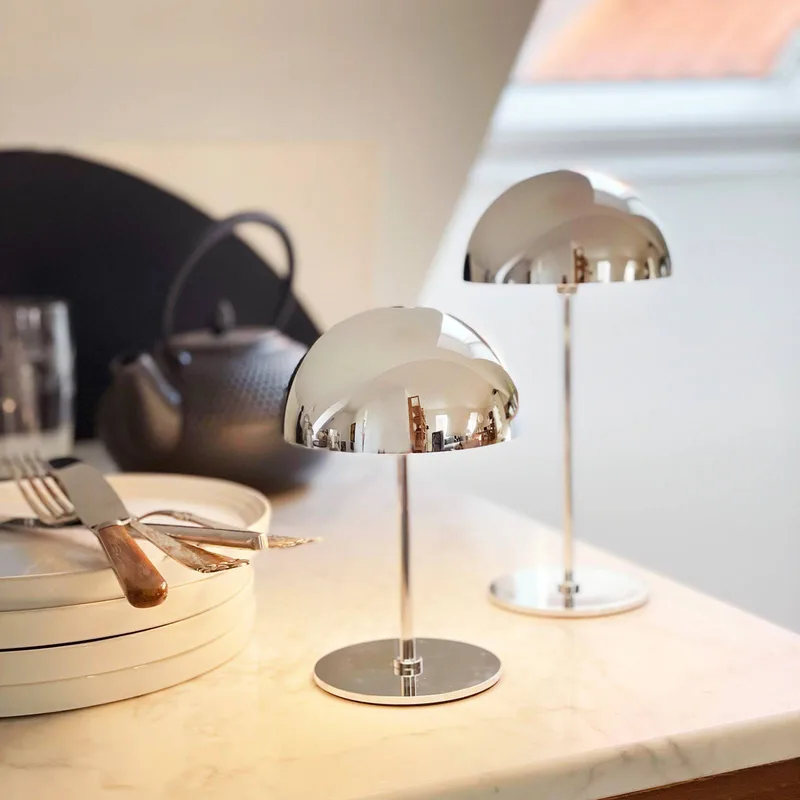 LED tafellamp Along, set van 2 från Dyberg Larsen i Krom – produktbild 1 av 5