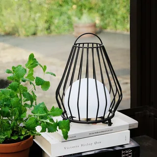 LED-batteridriven bordslampa Evesham, höjd 23 cm från Dyberg Larsen i Svart, Vit – produktbild 2 av 5